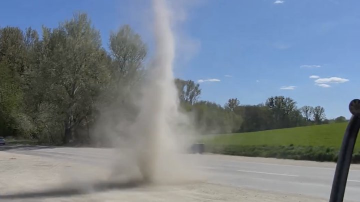 Muž zachytil neobvyklý vír na Kroměřížsku. 