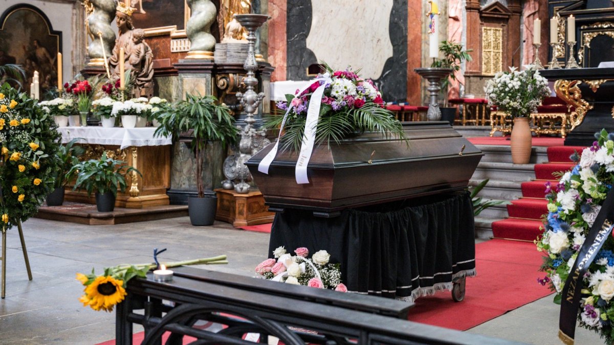 Češi se rozloučili s hercem Janem Potměšilem