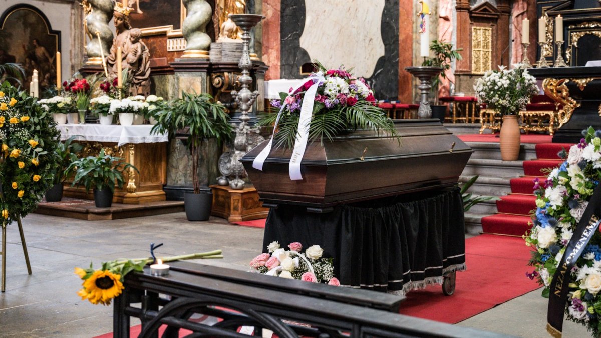 Češi se rozloučili s hercem Janem Potměšilem