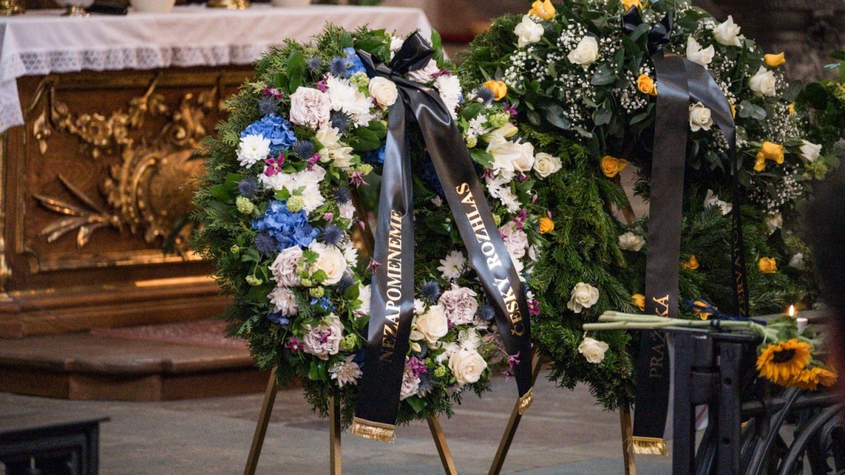 Češi se rozloučili s hercem Janem Potměšilem