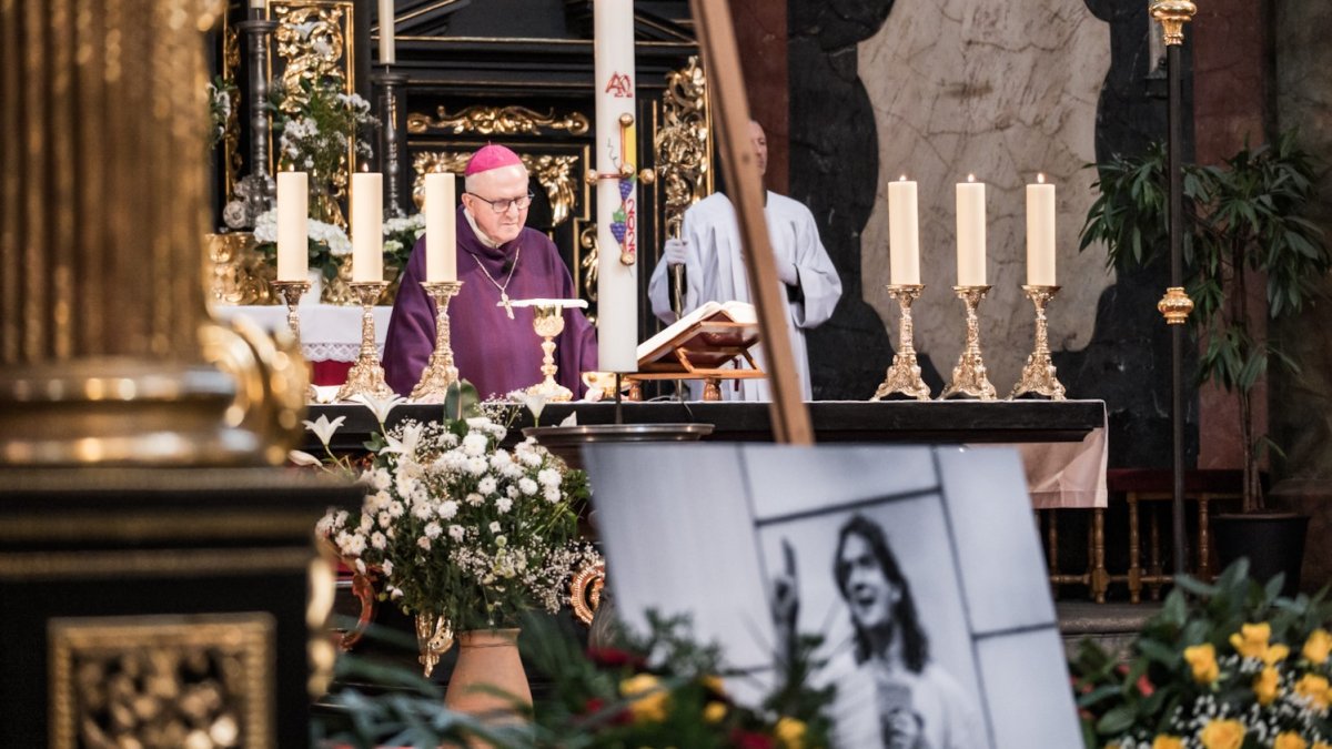 Češi se rozloučili s hercem Janem Potměšilem