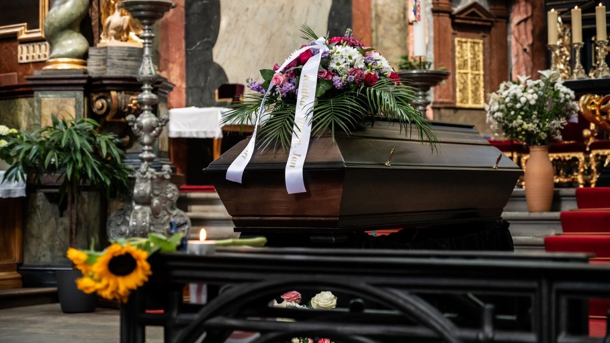 Češi se rozloučili s hercem Janem Potměšilem