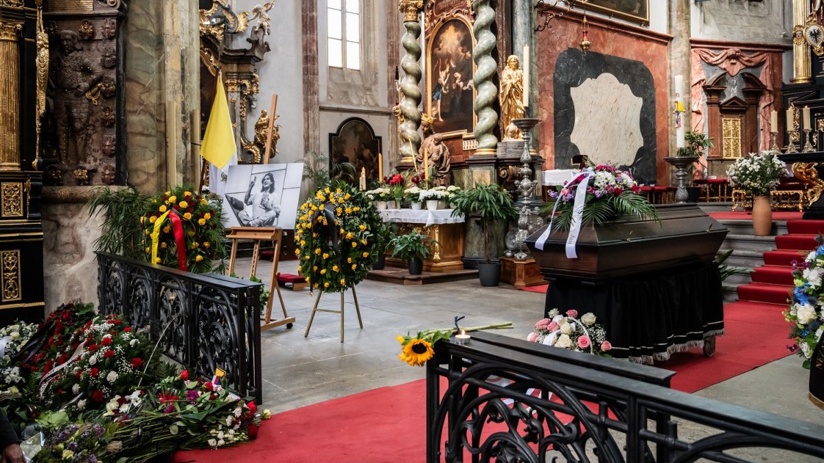 Češi se rozloučili s hercem Janem Potměšilem