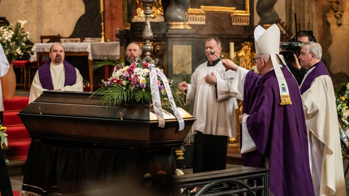 Češi se rozloučili s hercem Janem Potměšilem
