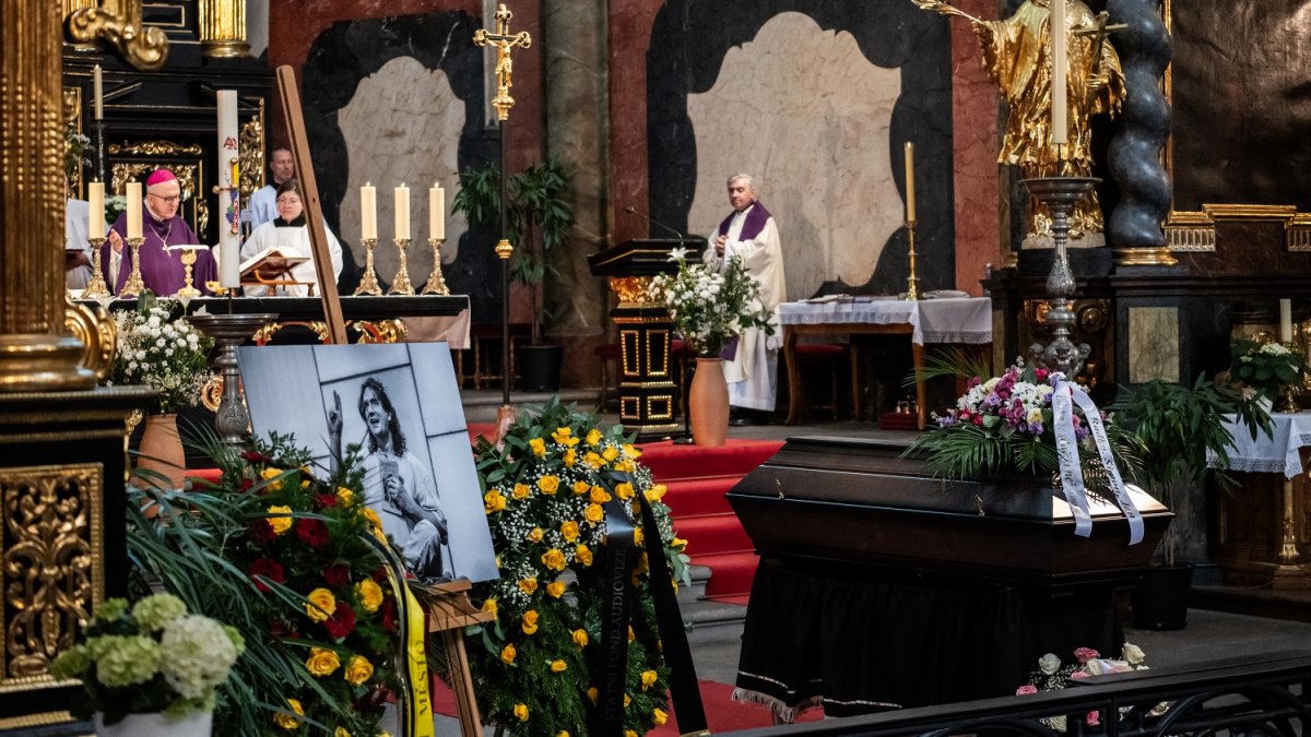 Češi se rozloučili s hercem Janem Potměšilem