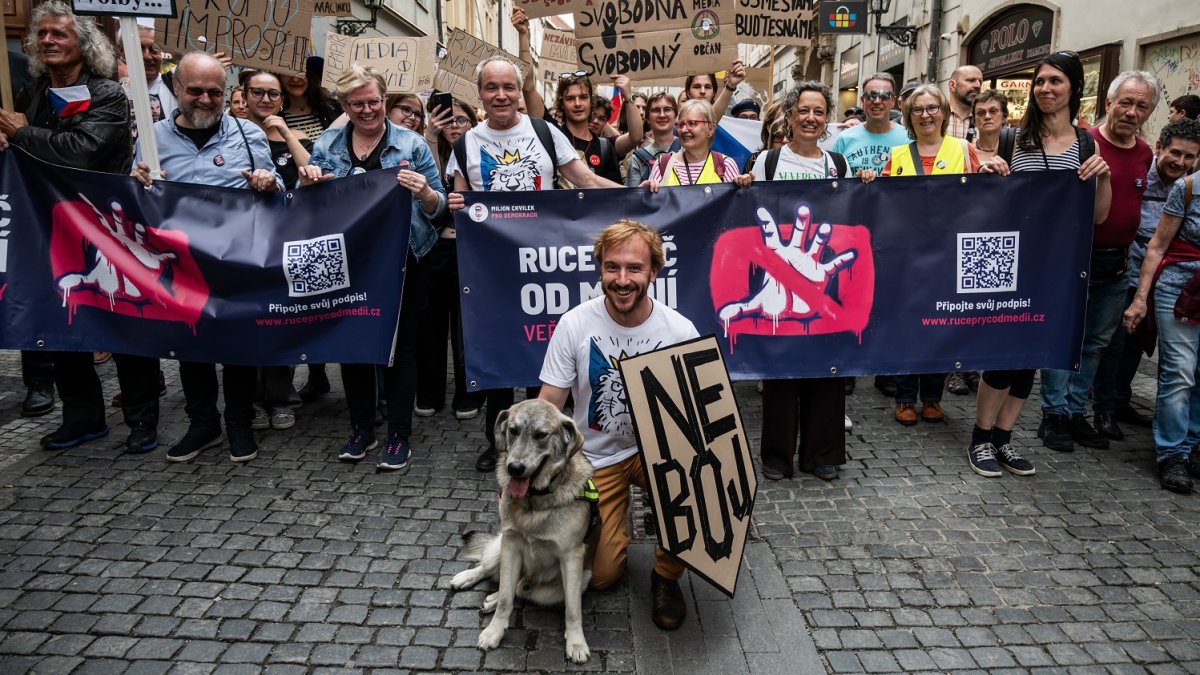 Akce s názvem „Ruce pryč od médií“