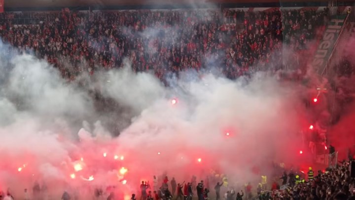 Slávisté vtrhli na hřiště a napadli hráče Sparty