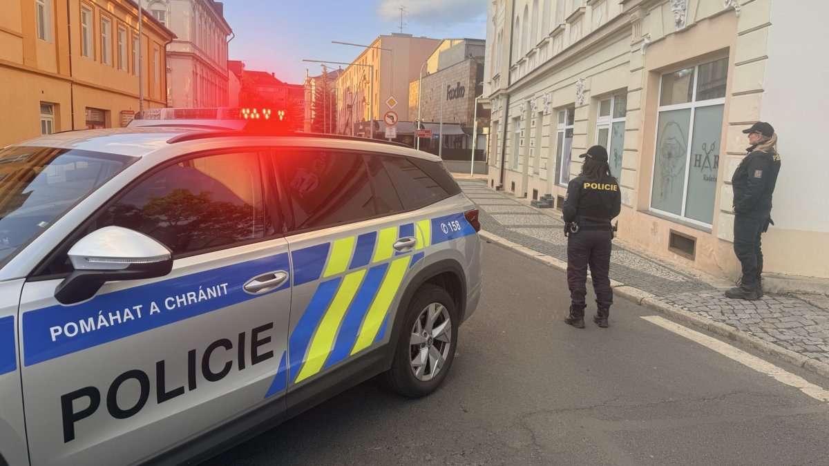 Policisté zadrželi muže se zbraní v Chomutově. (16.5.2026)