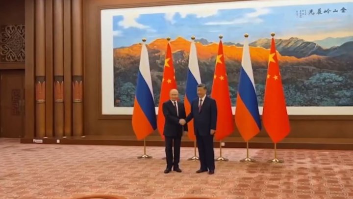 Vladimír Putin dorazil do Číny, setkal se se Si Ťin-pchingem