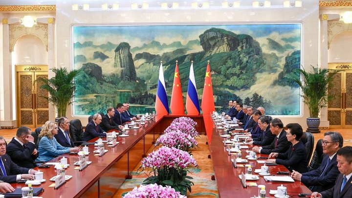 Vladimír Putin dorazil do Číny, setkal se se Si Ťin-pchingem