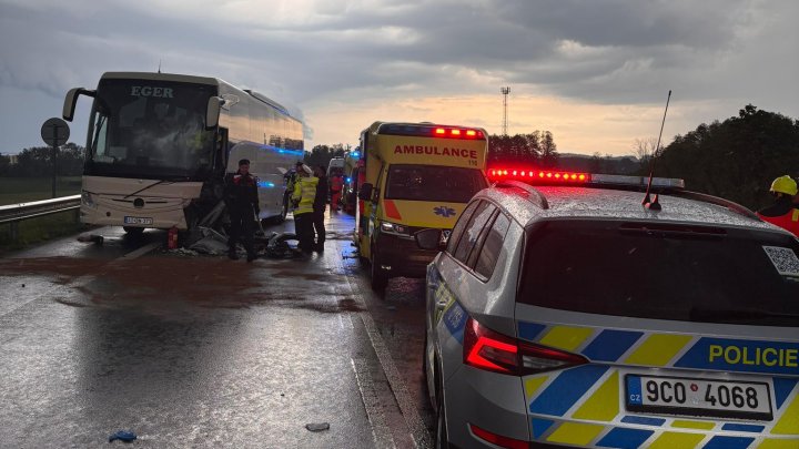 U Boršova nad Vltavou havaroval autobus s cizinci. (31.5.2025)