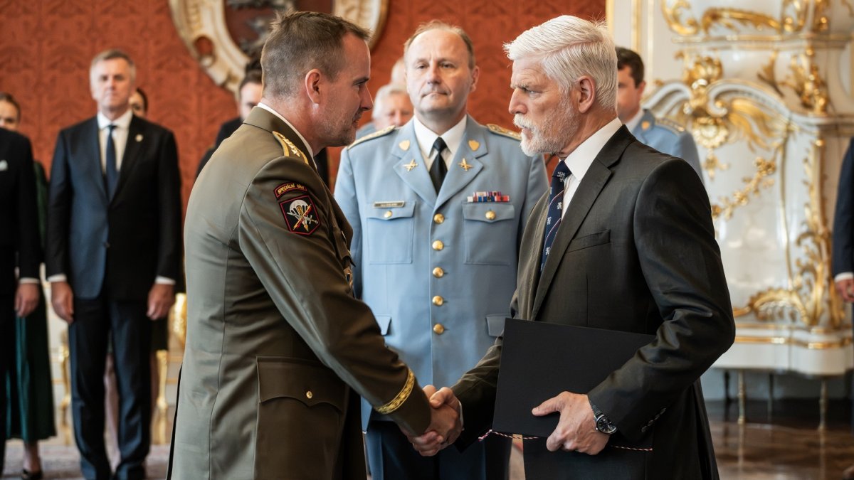 Prezident Petr Pavel jmenoval Miroslava Hlaváče novým náčelníkem generálního štábu Armády ČR (30.06.2026)