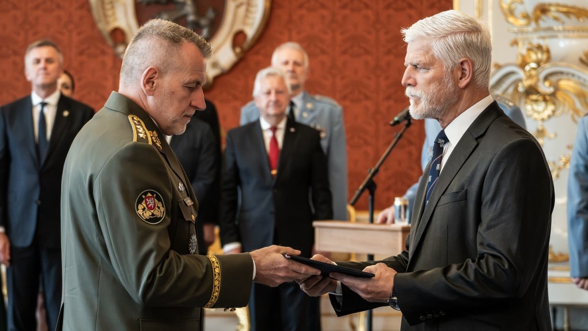 Prezident Petr Pavel jmenoval Miroslava Hlaváče novým náčelníkem generálního štábu Armády ČR (30.06.2026)