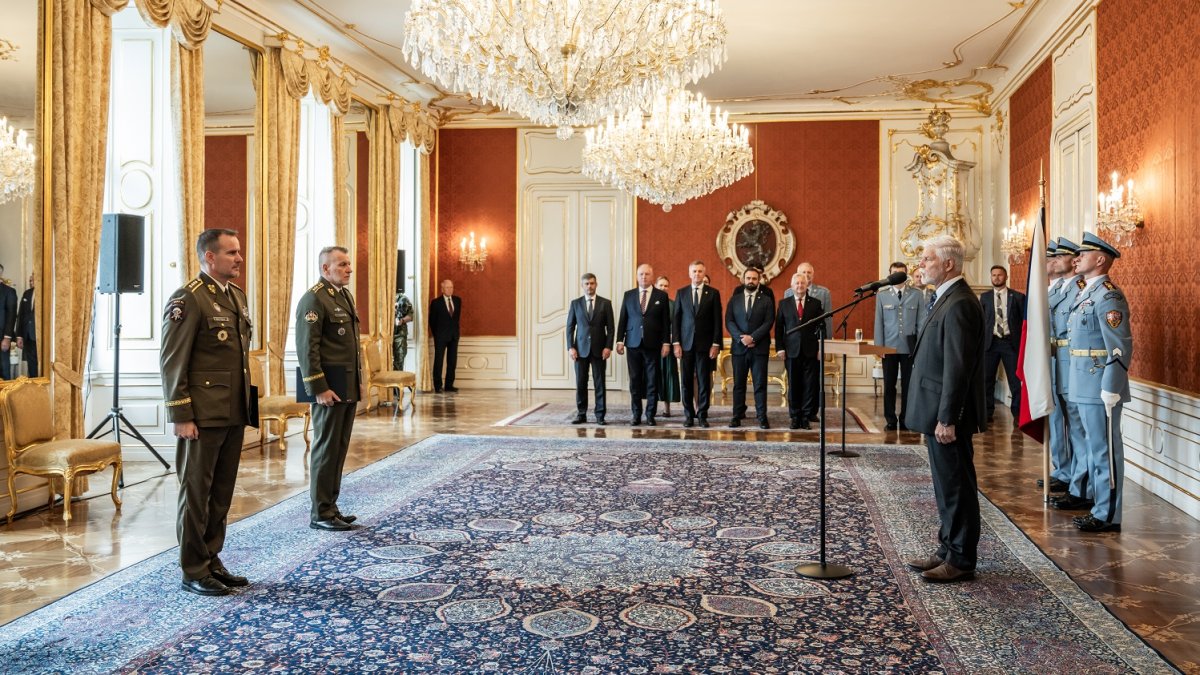 Prezident Petr Pavel jmenoval Miroslava Hlaváče novým náčelníkem generálního štábu Armády ČR (30.06.2026)