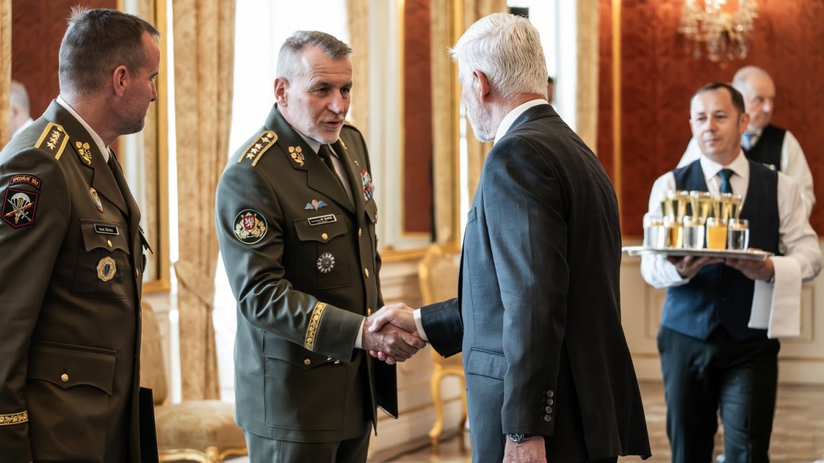 Prezident Petr Pavel jmenoval Miroslava Hlaváče novým náčelníkem generálního štábu Armády ČR (30.06.2026)