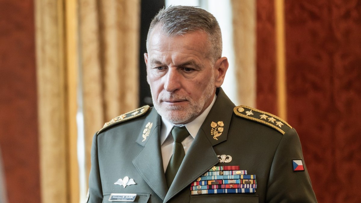 Prezident Petr Pavel jmenoval Miroslava Hlaváče novým náčelníkem generálního štábu Armády ČR (30.06.2026) Výkonná moc