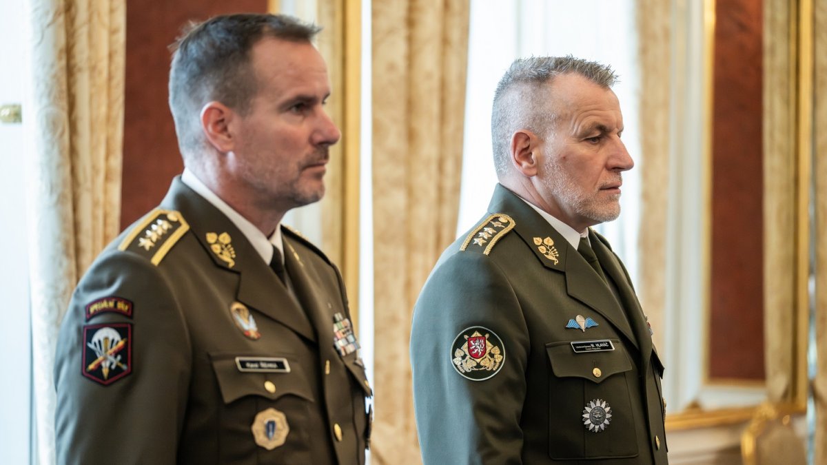 Prezident Petr Pavel jmenoval Miroslava Hlaváče novým náčelníkem generálního štábu Armády ČR (30.06.2026) Výkonná moc