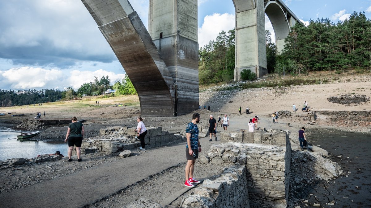 Hladina Orlíku klesla na historické minimum