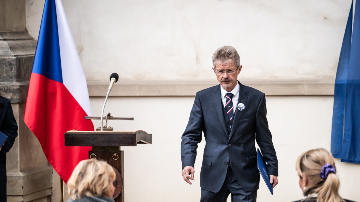 Senát uctil památku Václava Havla novou pamětní deskou