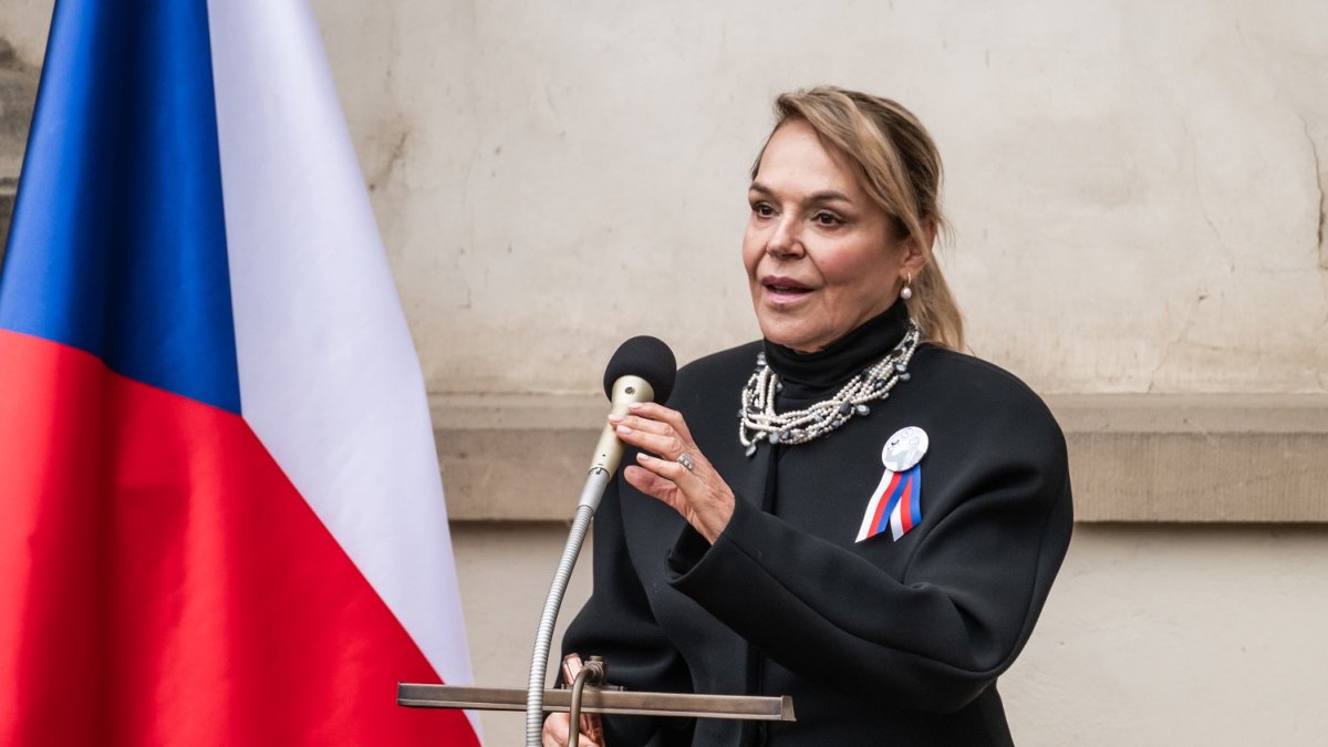 Senát uctil památku Václava Havla novou pamětní deskou
