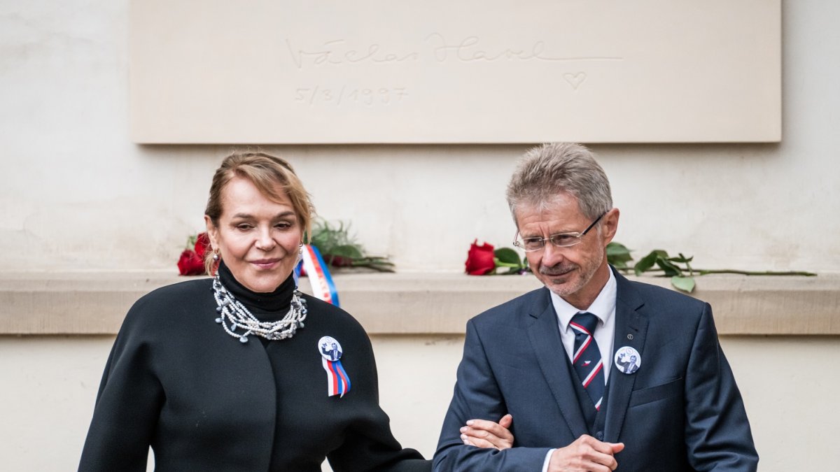 Senát uctil památku Václava Havla novou pamětní deskou