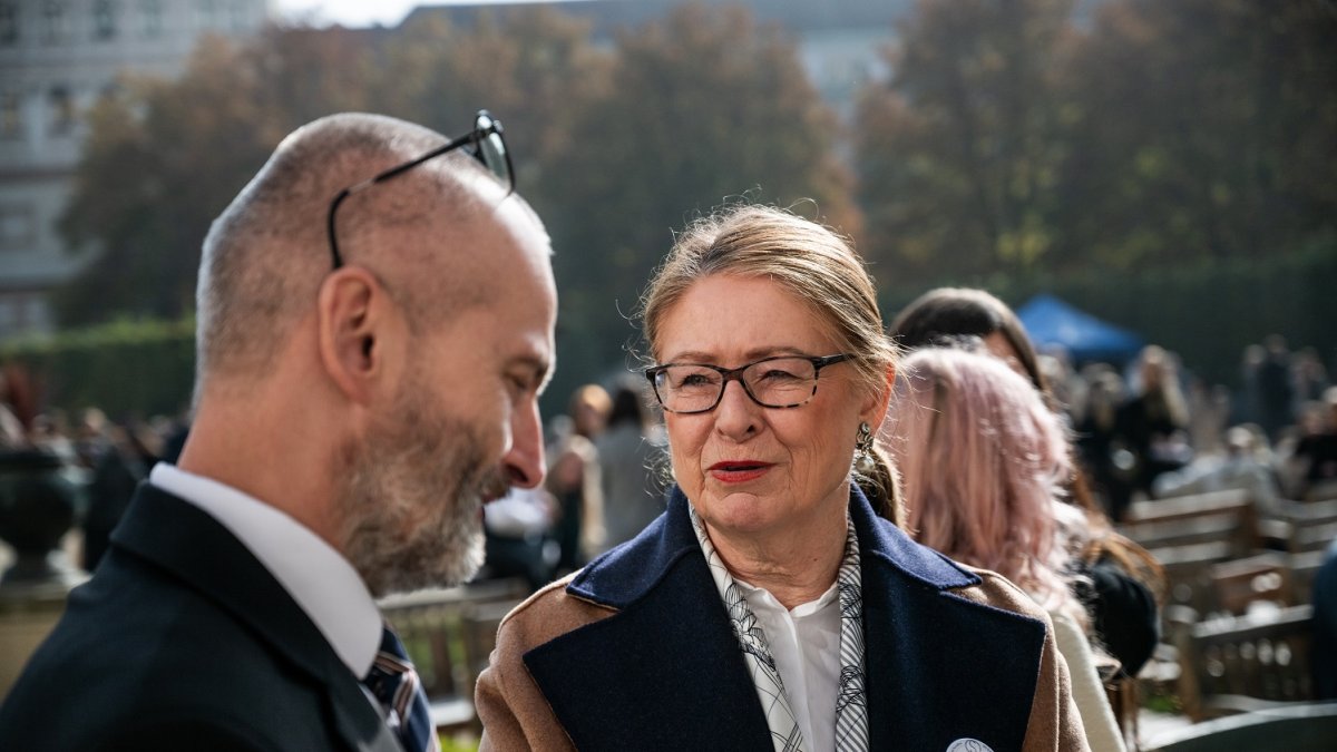 Senát uctil památku Václava Havla novou pamětní deskou