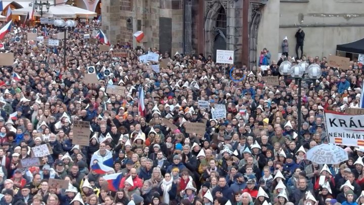 Demonstrace Milionu chvilek na podporu veřejnoprávních médií