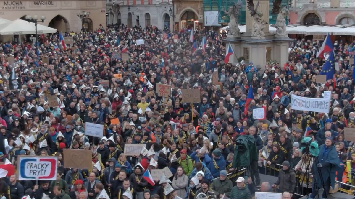 Demonstrace Milionu chvilek na podporu veřejnoprávních médií