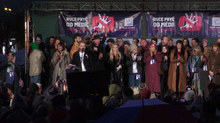 Demonstrace Milionu chvilek na podporu veřejnoprávních médií